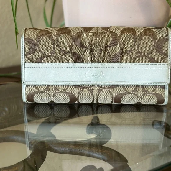 Coach Long Wallet - Picture 1 of 8